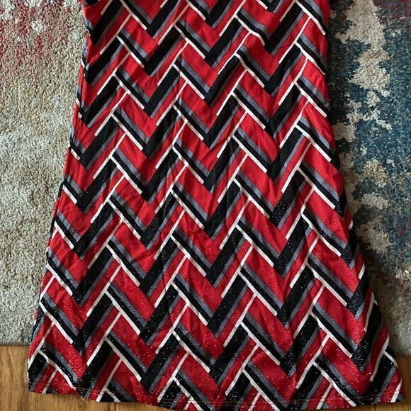 Girls short sleeve A-line dress. Chevron print - Picture 1 of 3